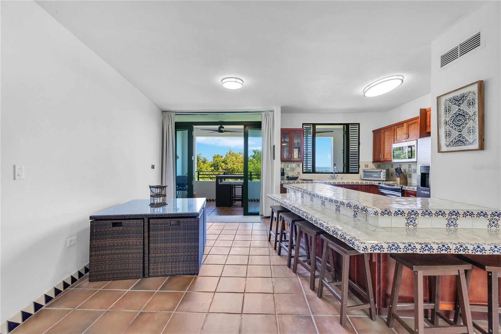 VISTAS DEL CACIQUE - Residential Lease