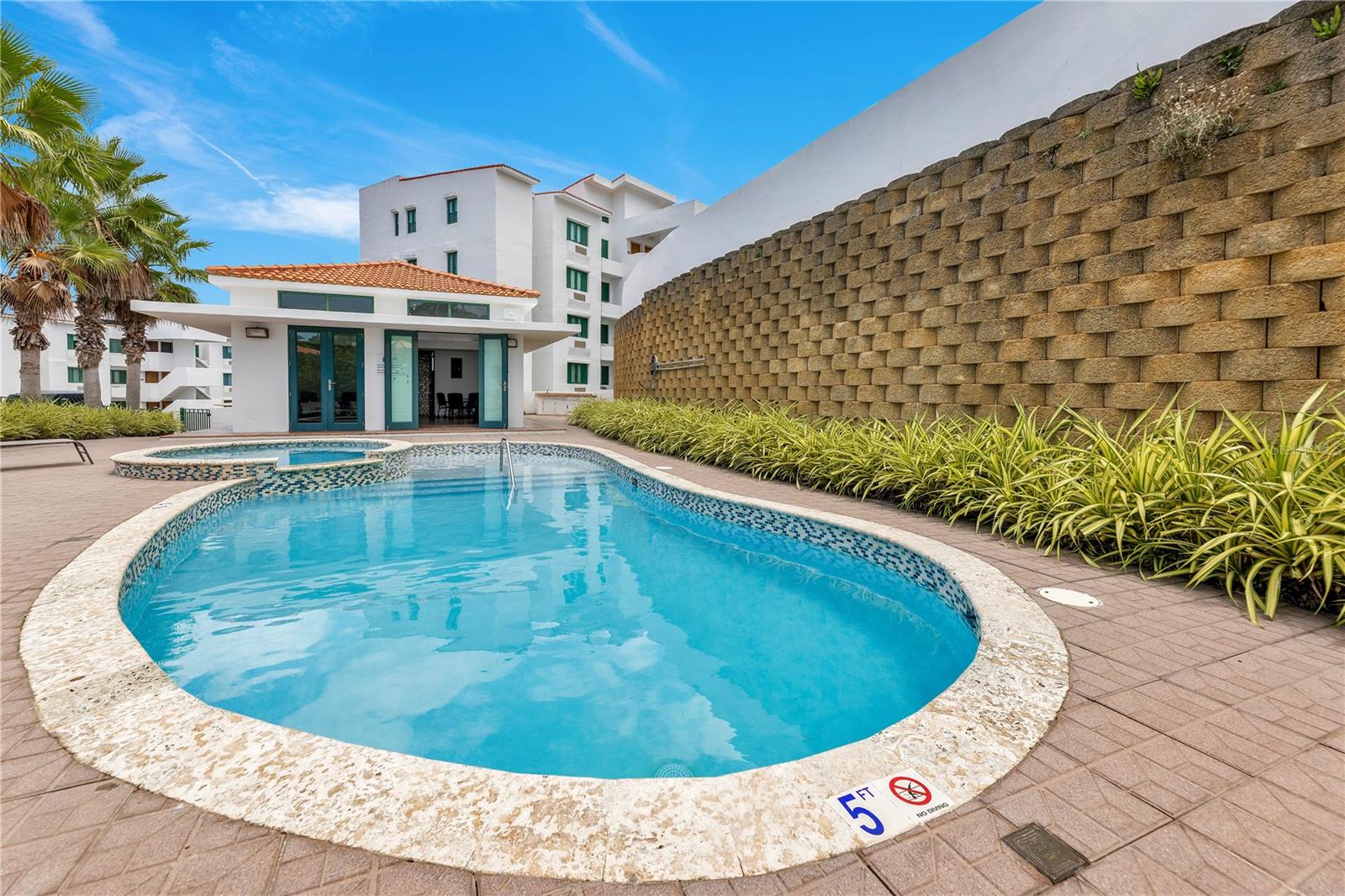 VISTAS DEL CACIQUE - Residential Lease