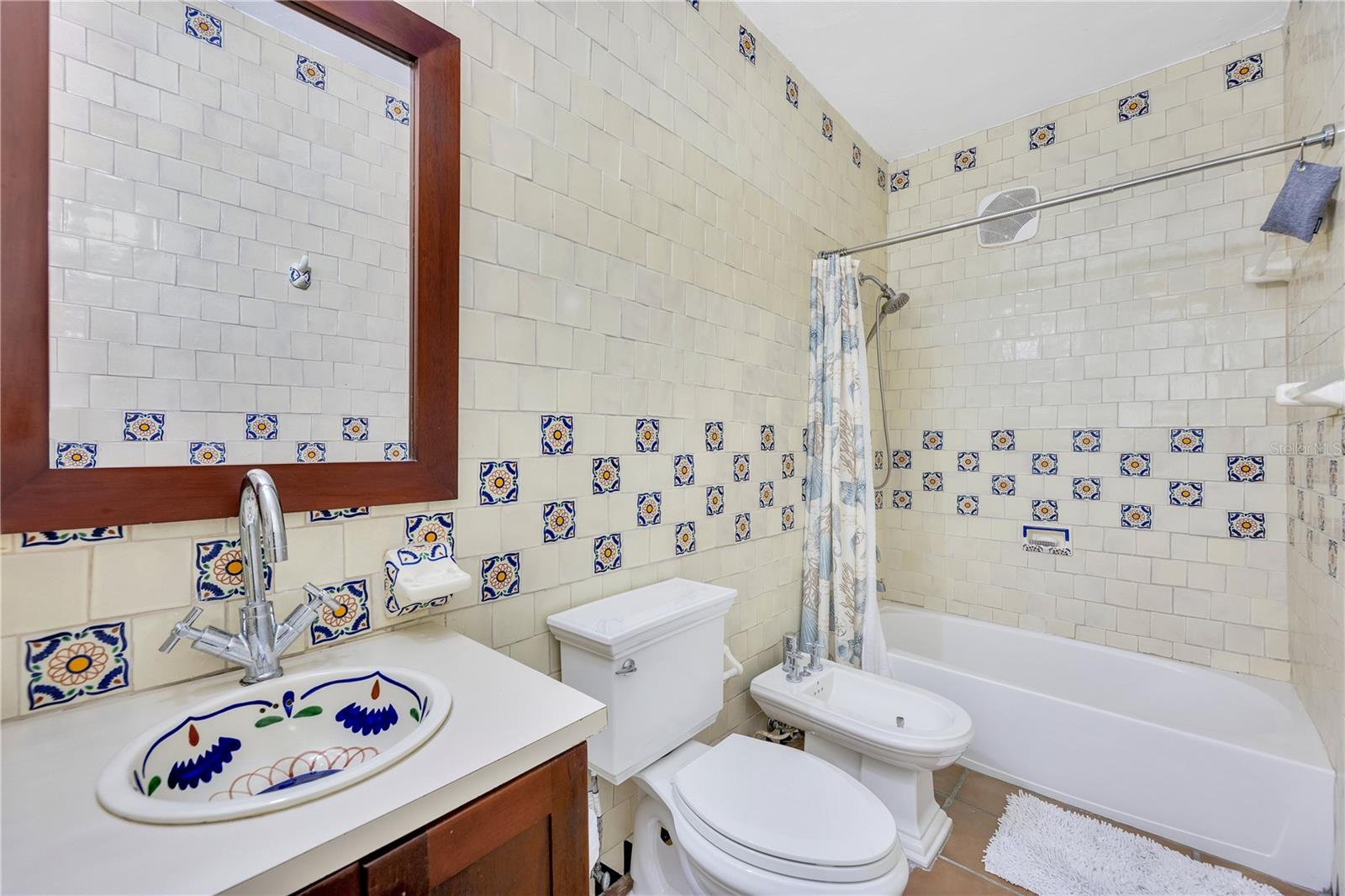 VISTAS DEL CACIQUE - Residential Lease