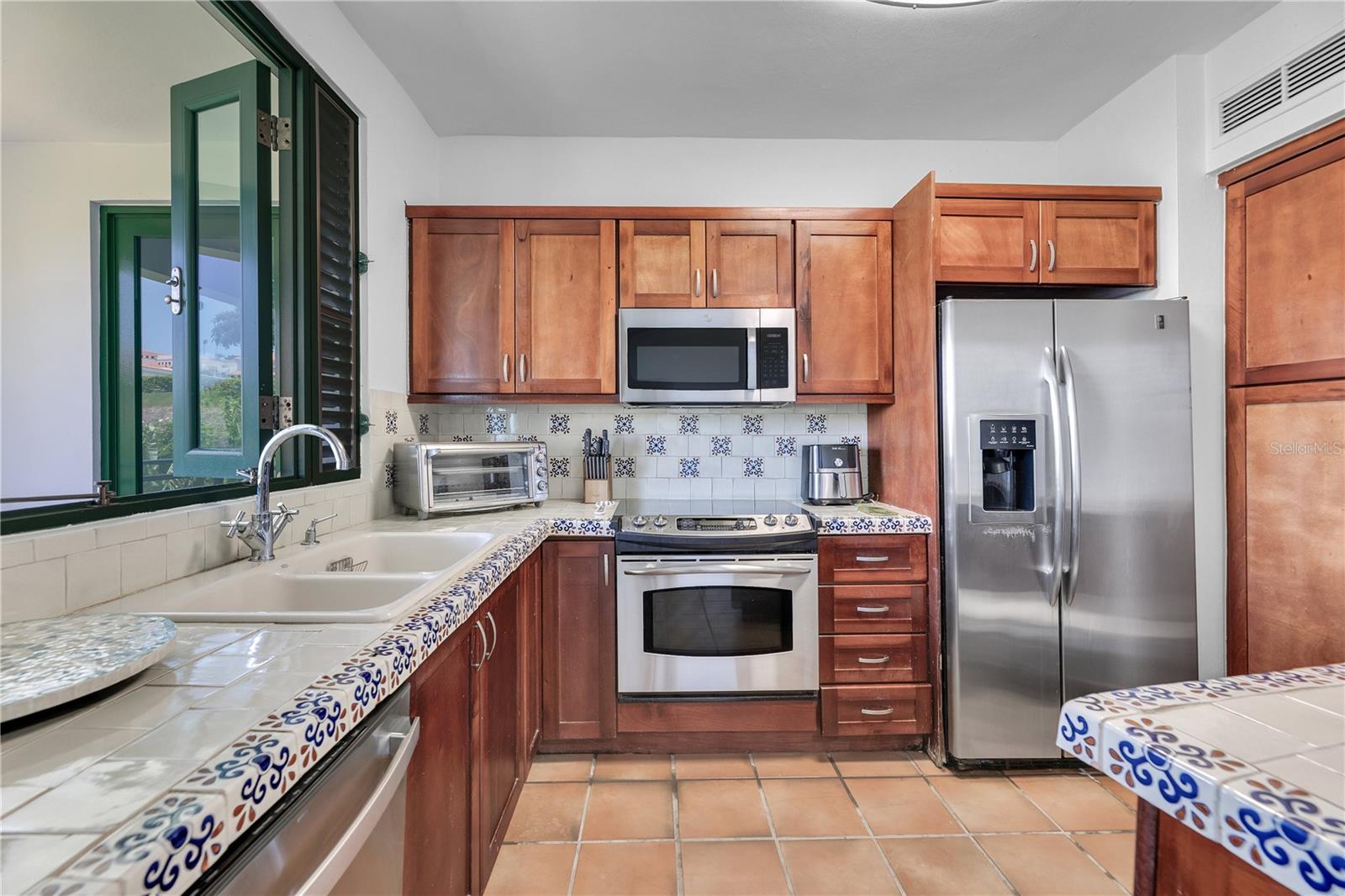 VISTAS DEL CACIQUE - Residential Lease