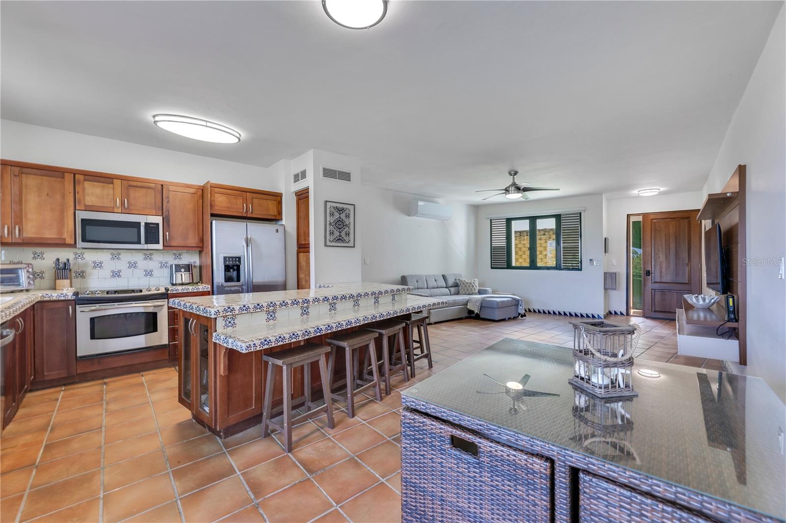 VISTAS DEL CACIQUE - Residential Lease