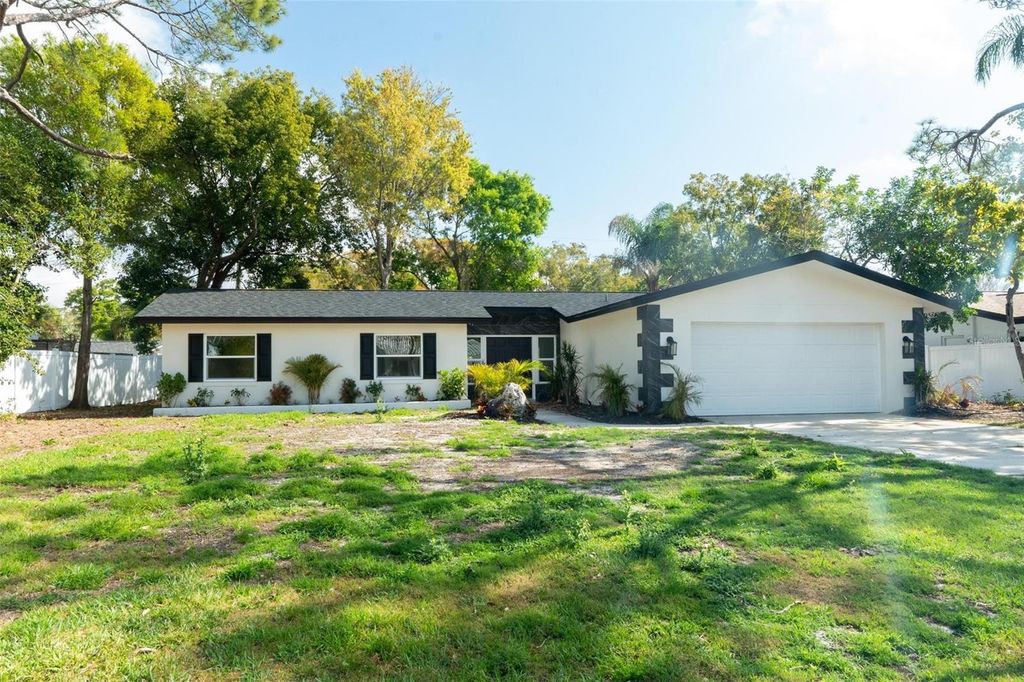 Photo of 1331 Viewtop Drive, Clearwater, FL 33764 (MLS # TB8471455)