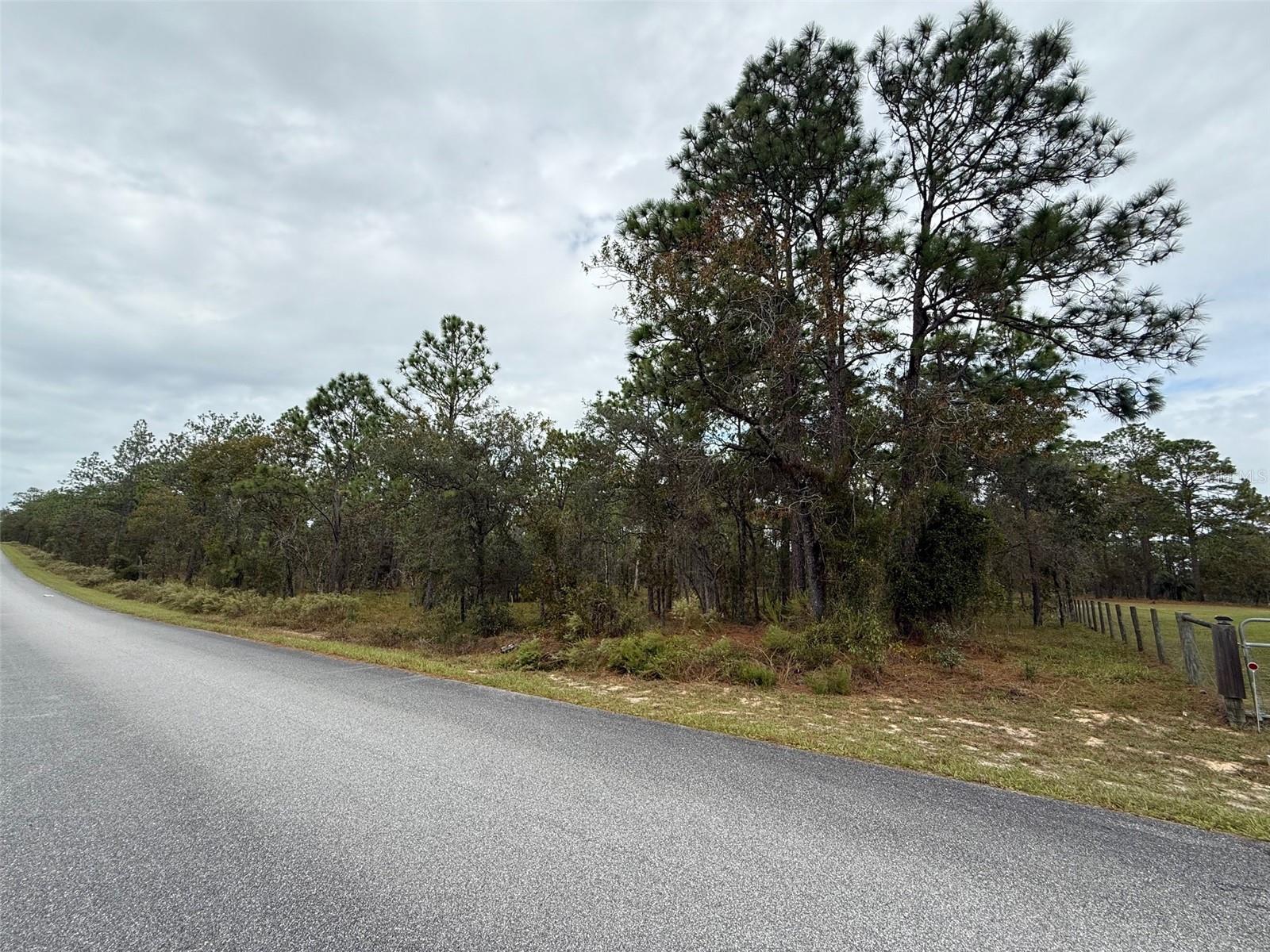 RAINBOW LAKES ESTATE - Land