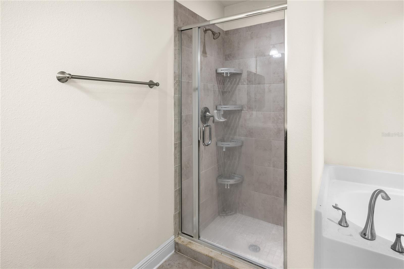 WOODS OF MOCCASIN WALLOW PH I - Residential Lease