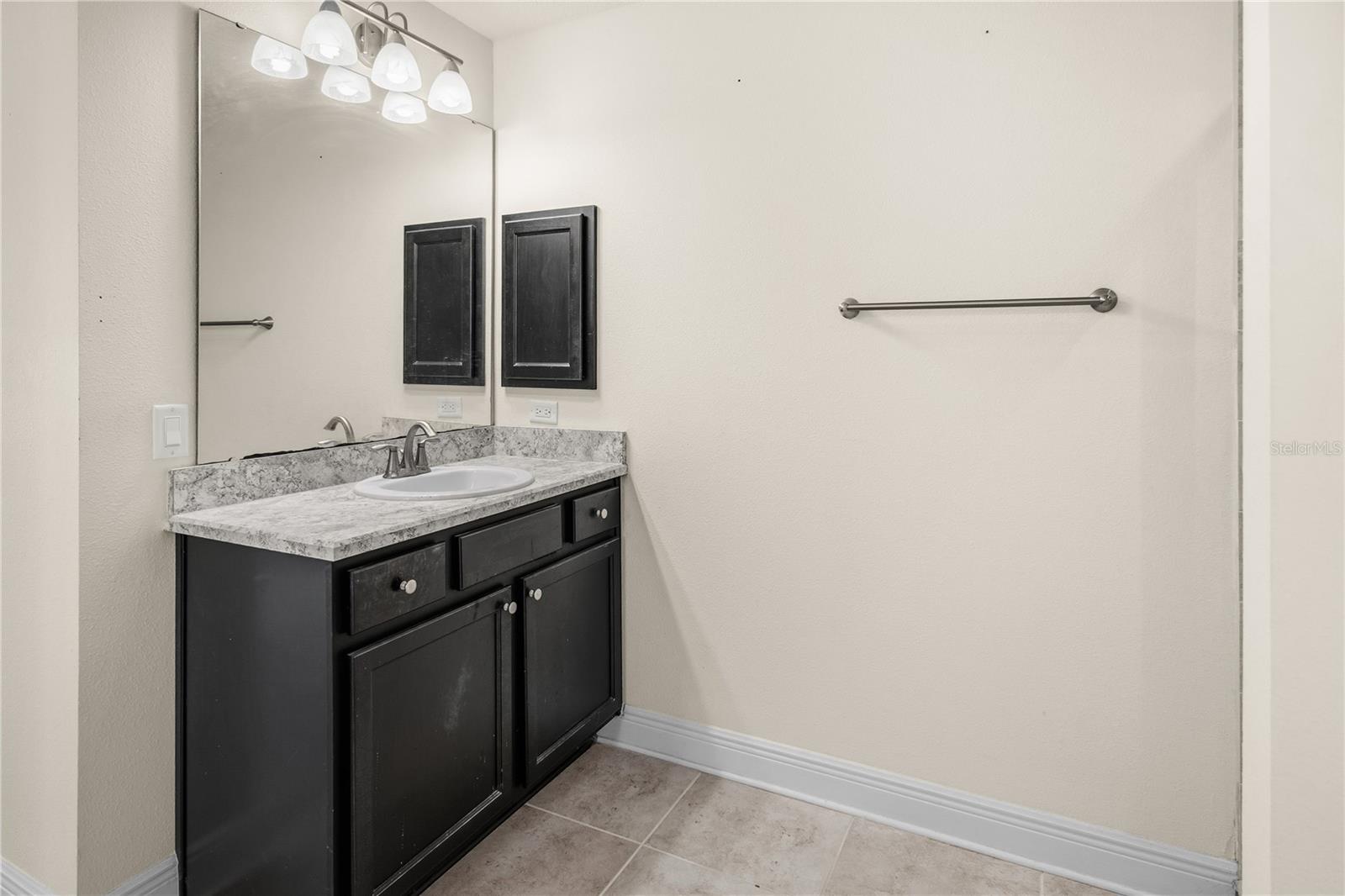 WOODS OF MOCCASIN WALLOW PH I - Residential Lease