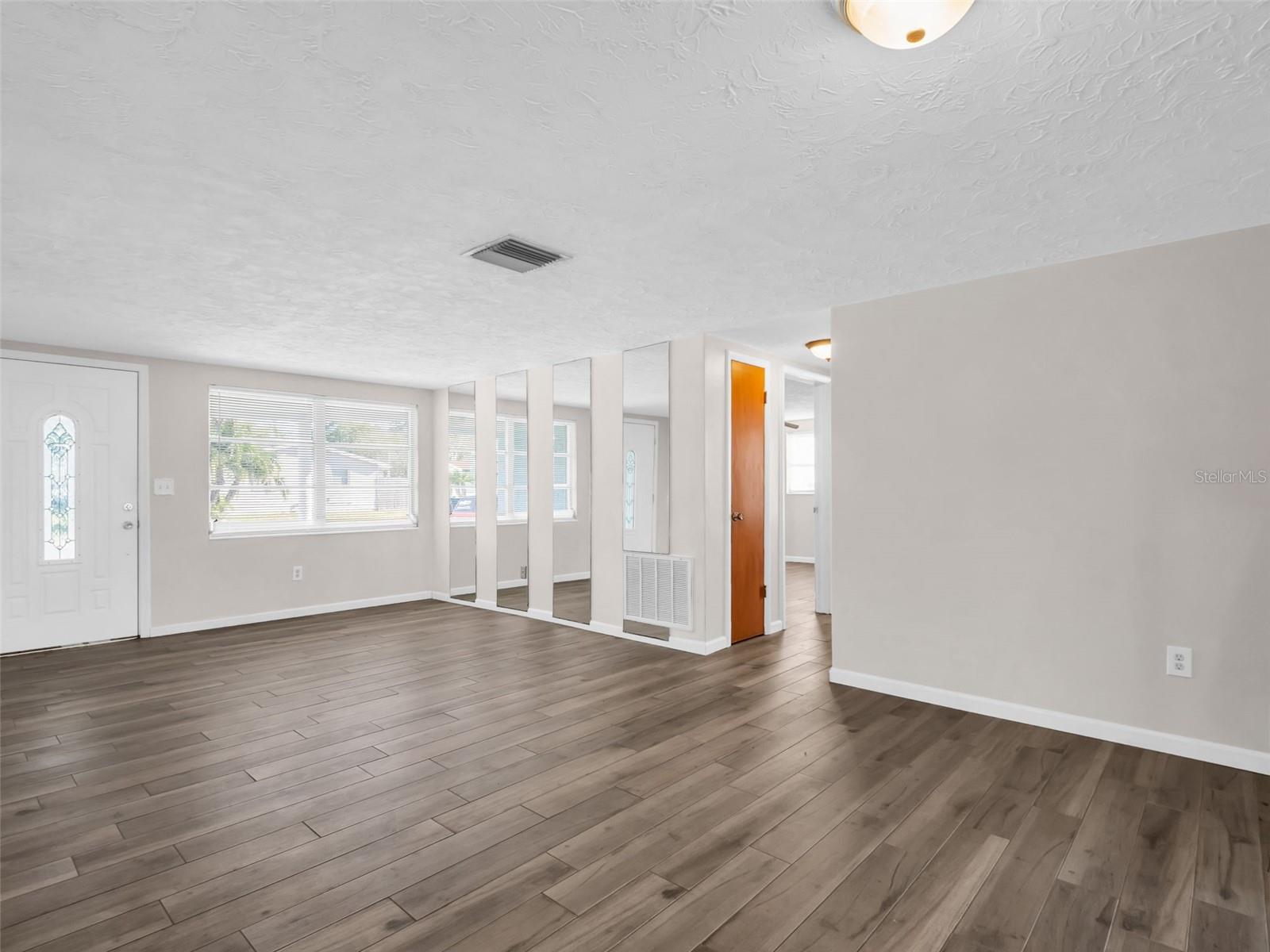 ALOHA GARDENS - Residential