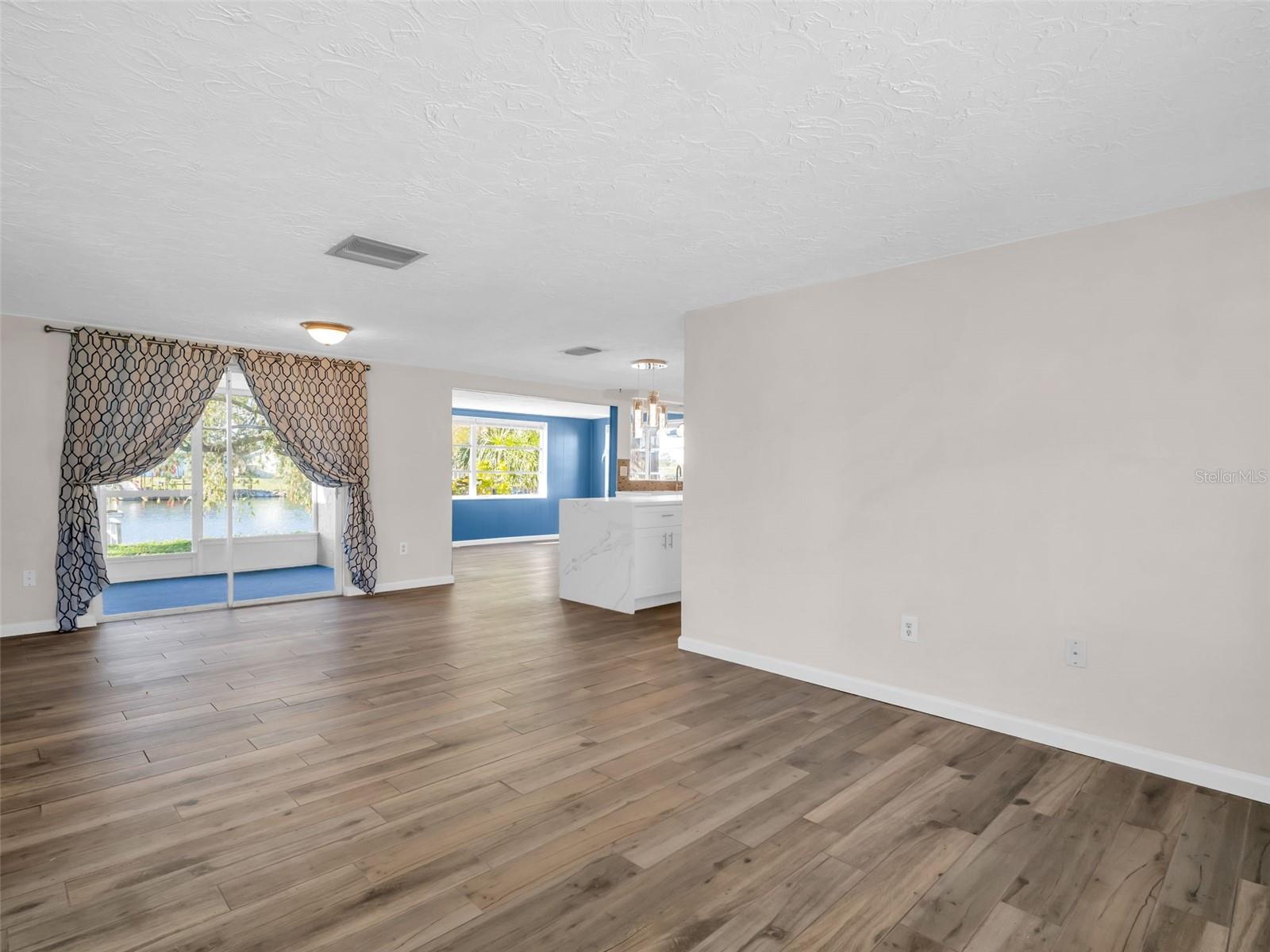 ALOHA GARDENS - Residential