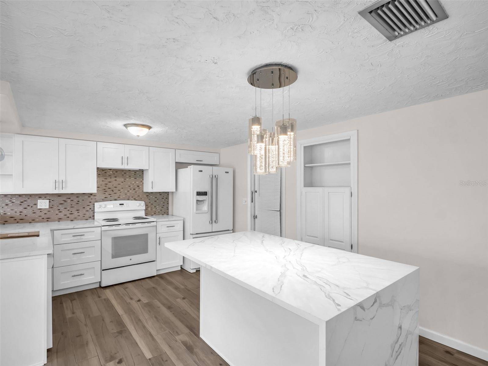 ALOHA GARDENS - Residential