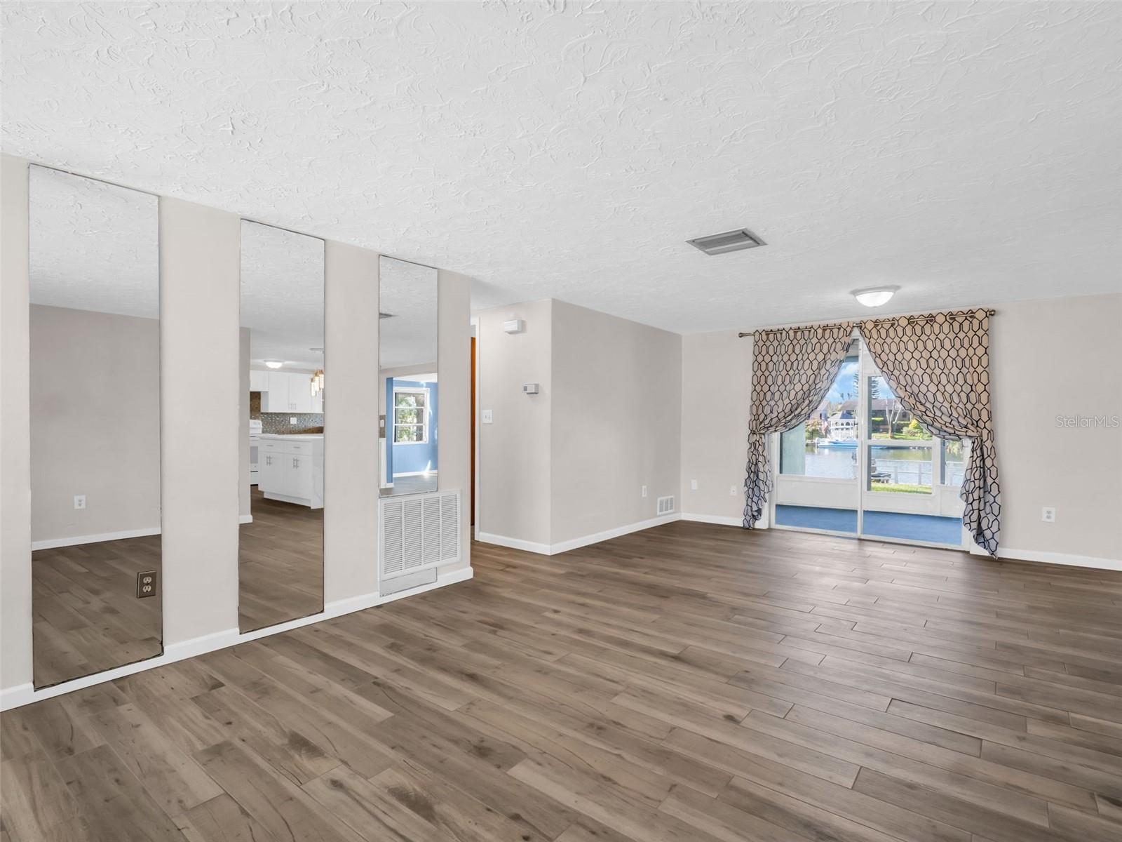 ALOHA GARDENS - Residential