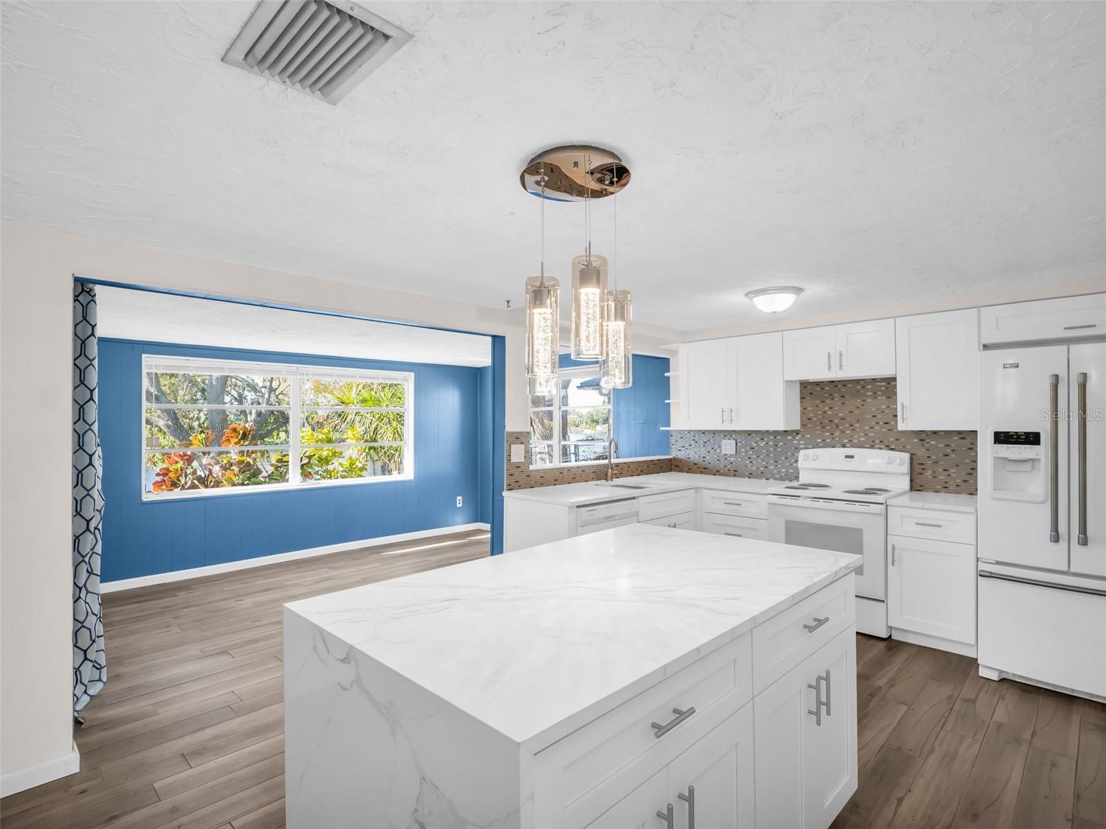 ALOHA GARDENS - Residential