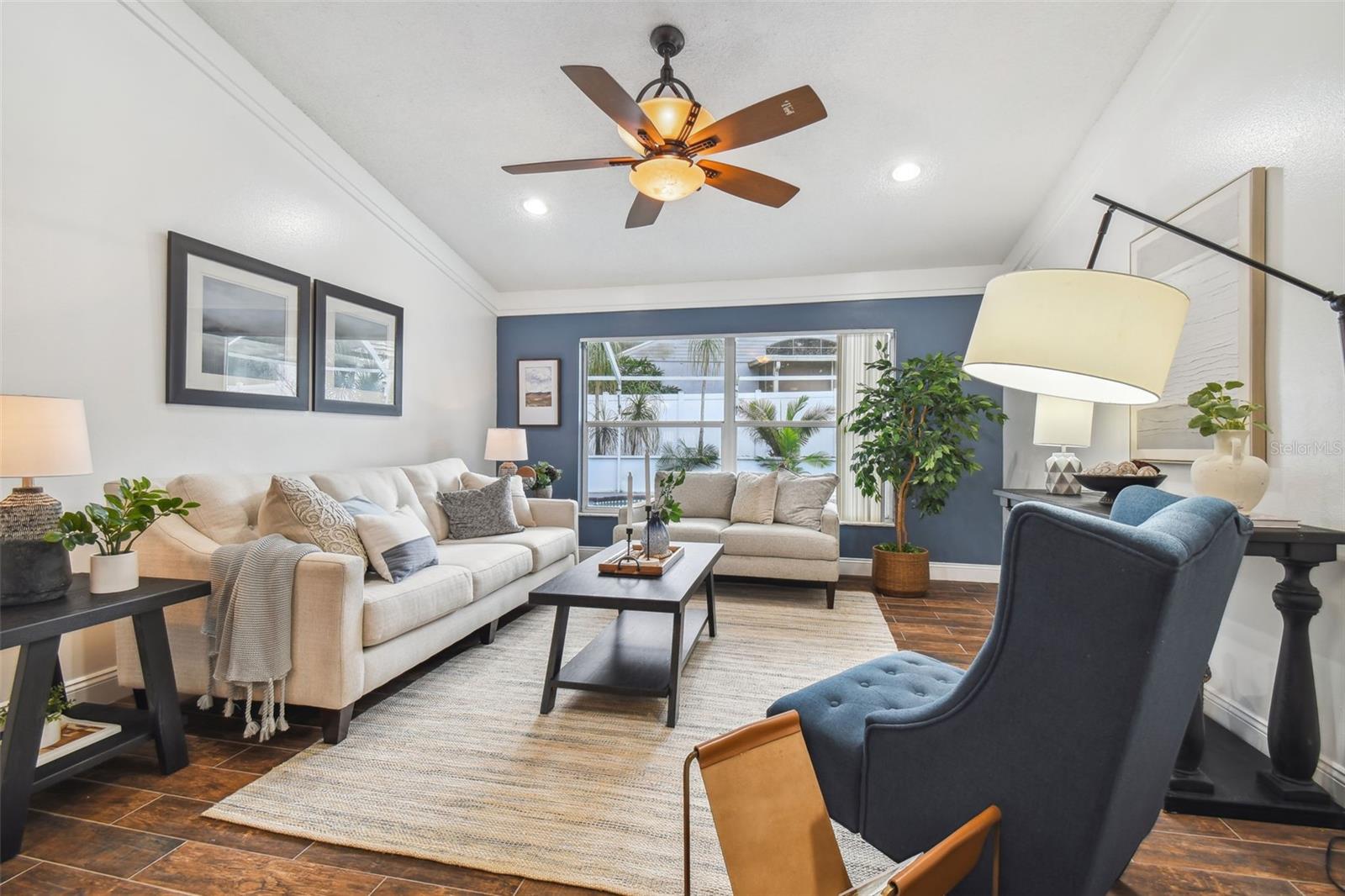 TWIN LAKE PH 02B - Residential