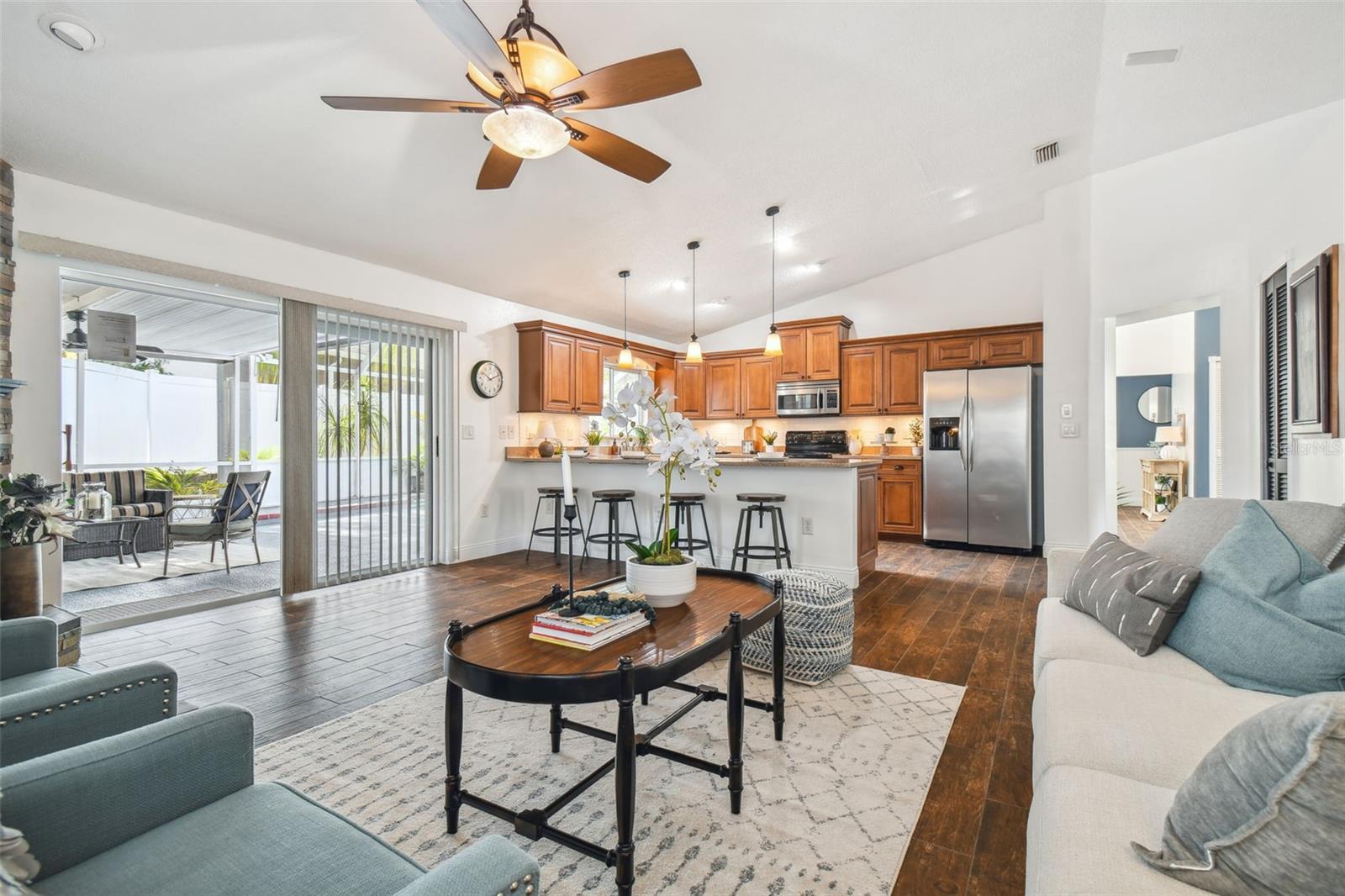 TWIN LAKE PH 02B - Residential