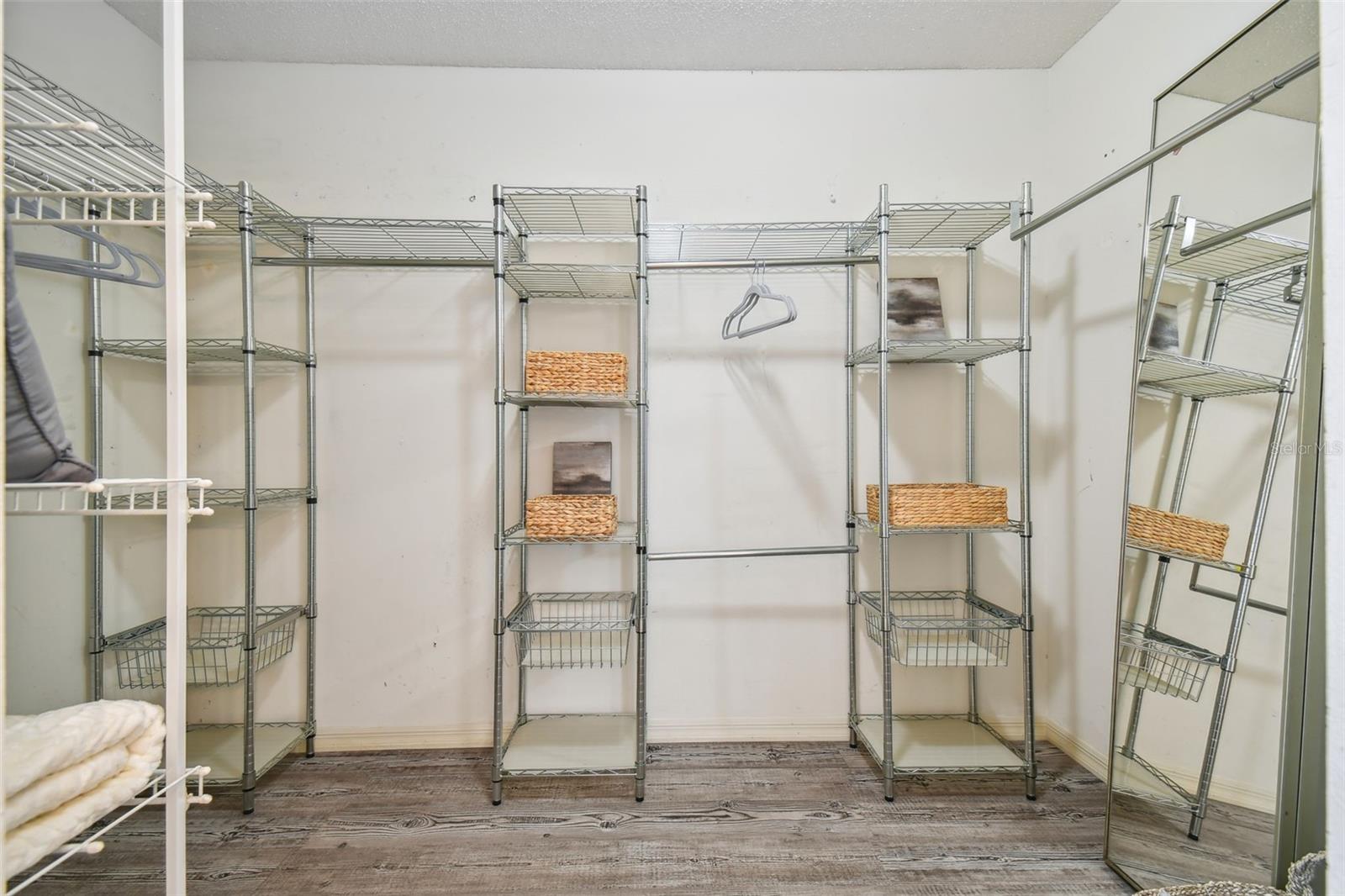 TWIN LAKE PH 02B - Residential