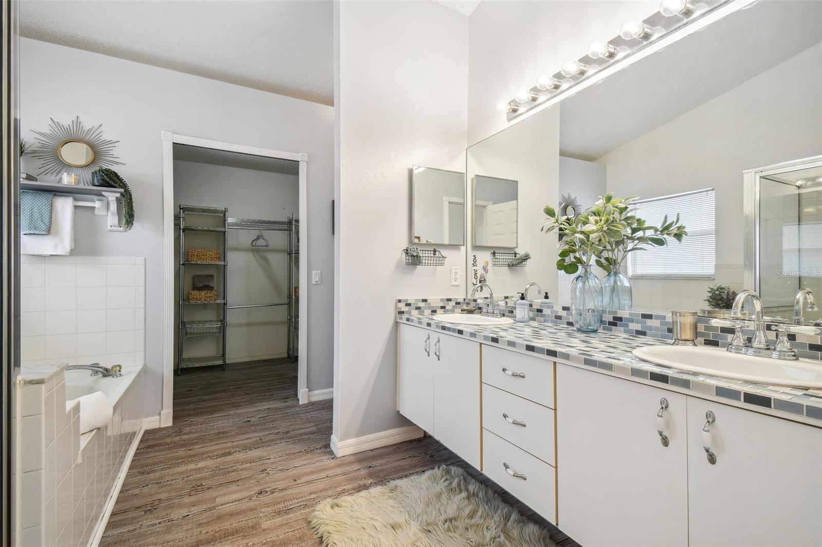 TWIN LAKE PH 02B - Residential