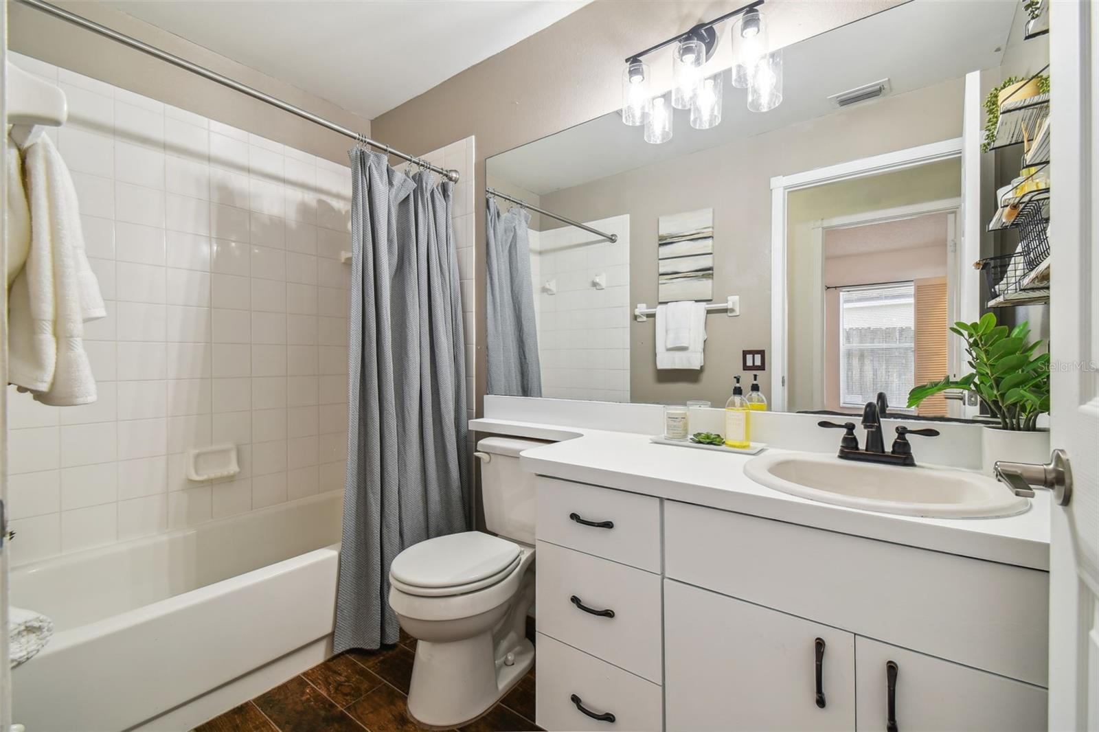 TWIN LAKE PH 02B - Residential