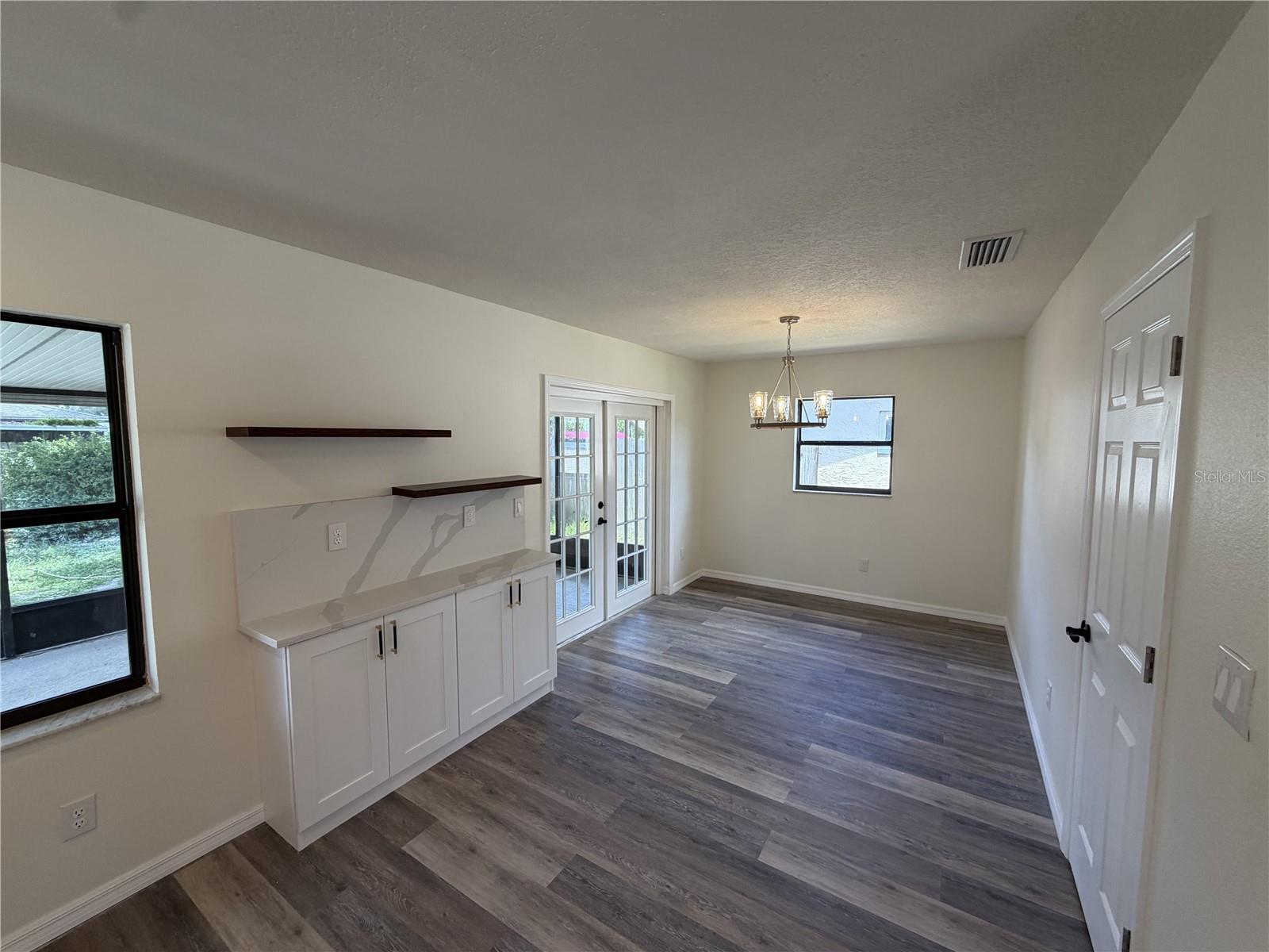 1006 SAXON COURT