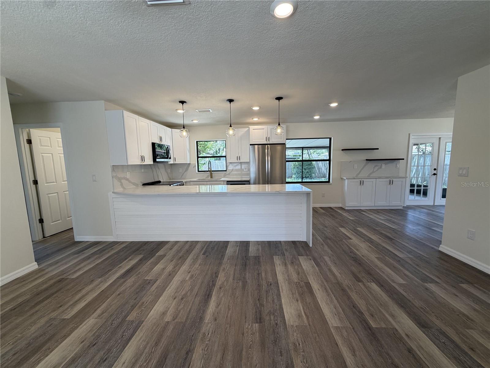 1006 SAXON COURT