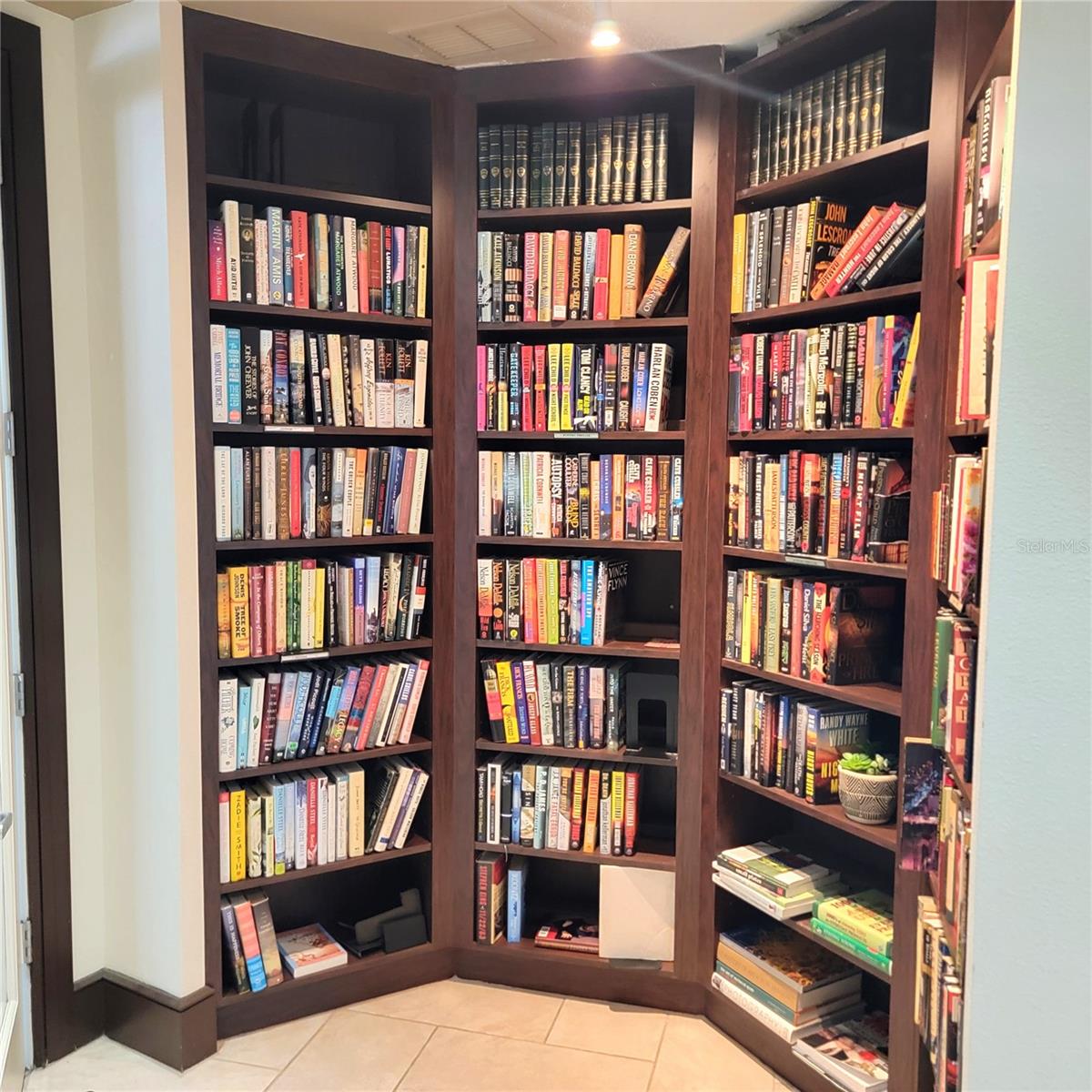 REGENCY HOUSE - Residential