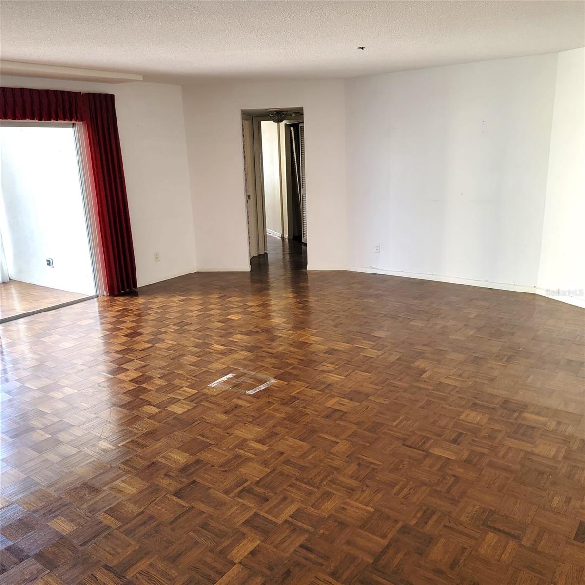 REGENCY HOUSE - Residential