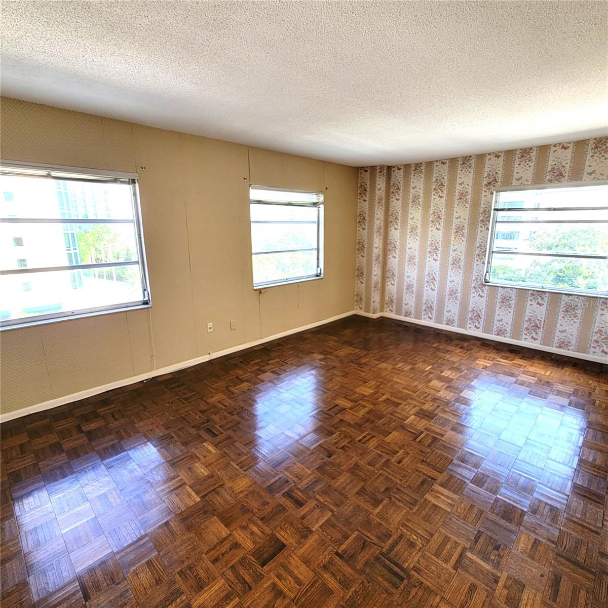 REGENCY HOUSE - Residential