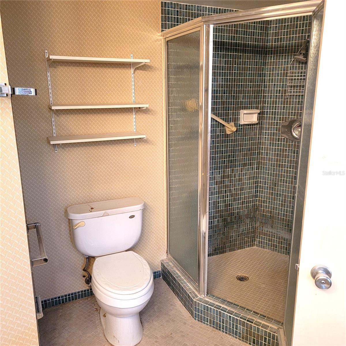 REGENCY HOUSE - Residential