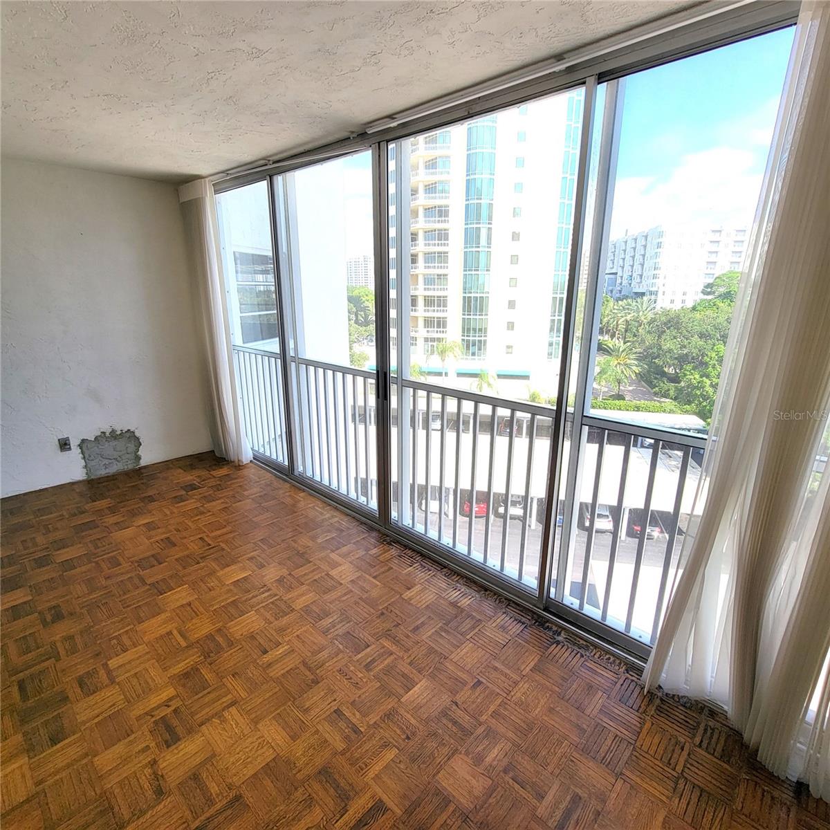 REGENCY HOUSE - Residential