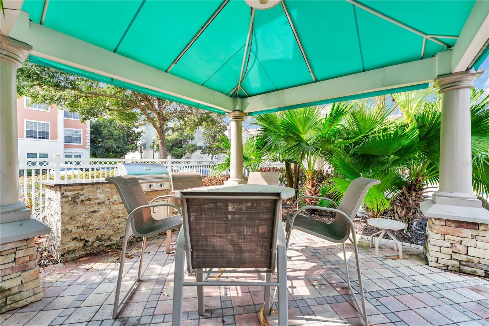 DISCOVERY PALMS - Residential