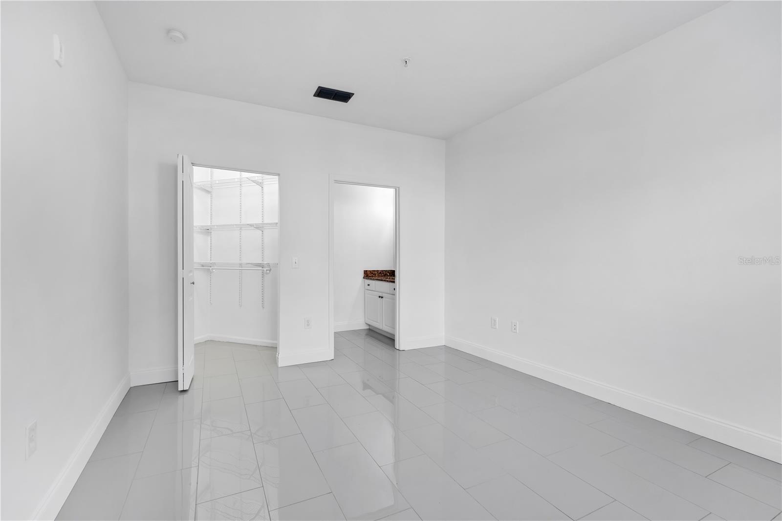 DISCOVERY PALMS - Residential