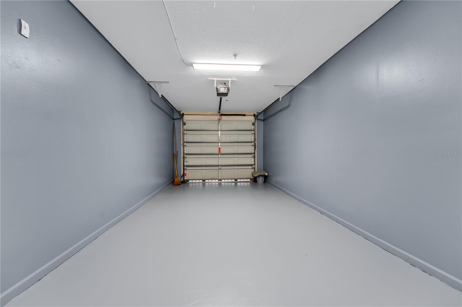 DISCOVERY PALMS - Residential