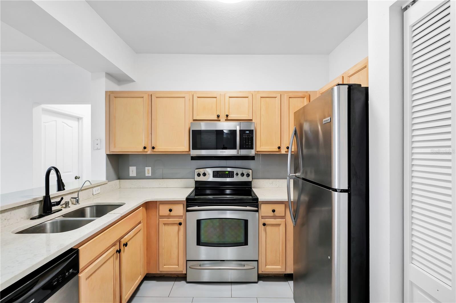 DISCOVERY PALMS - Residential