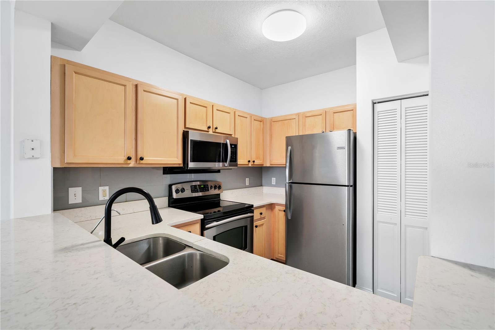 DISCOVERY PALMS - Residential