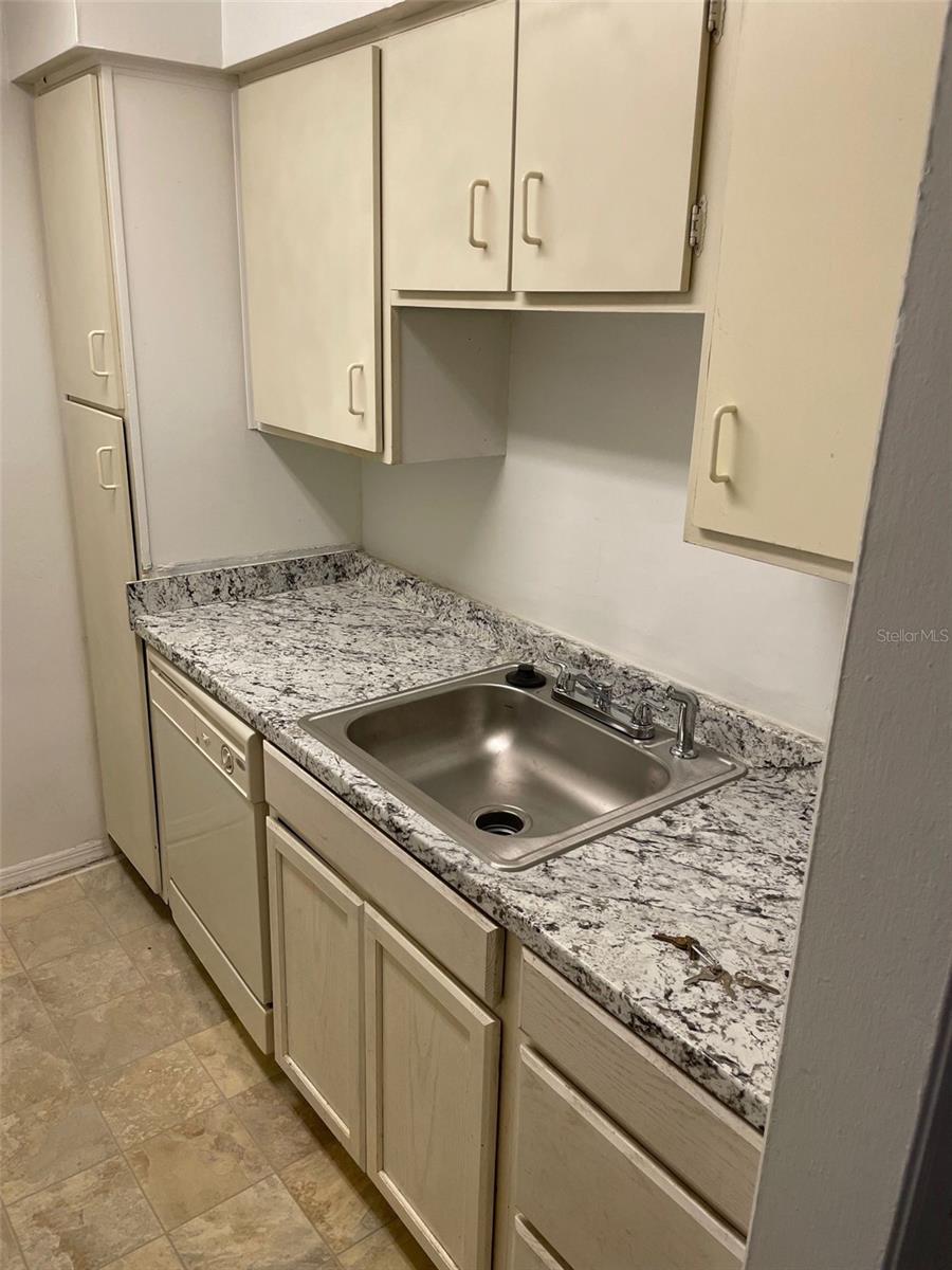415 WYMORE ROAD 101
