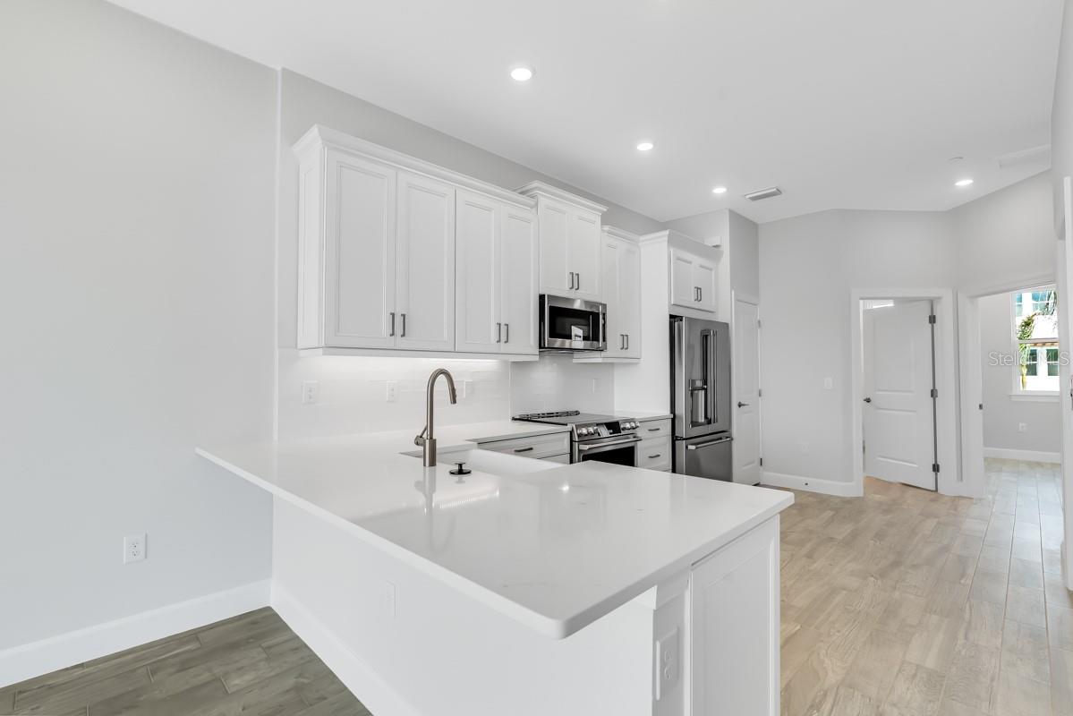 1620 SEA HAVEN DRIVE 404