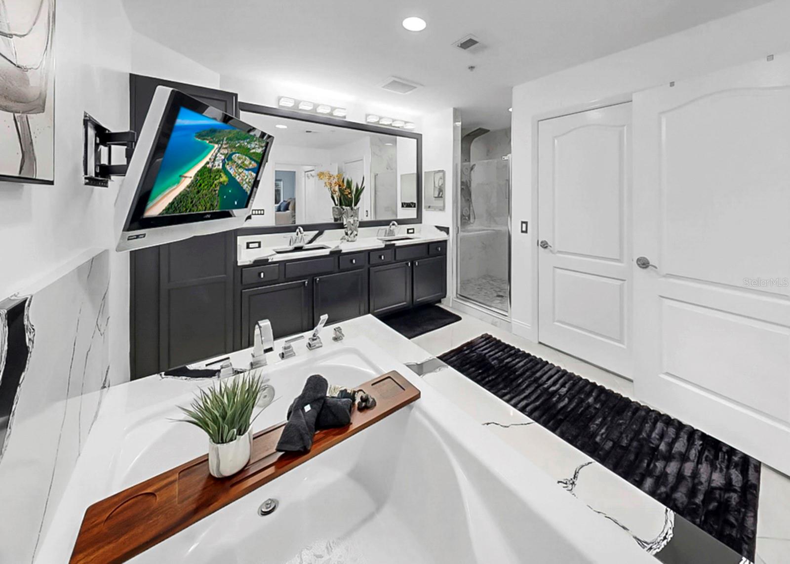 GRANDE VERANDAHS ON THE BAY - Residential