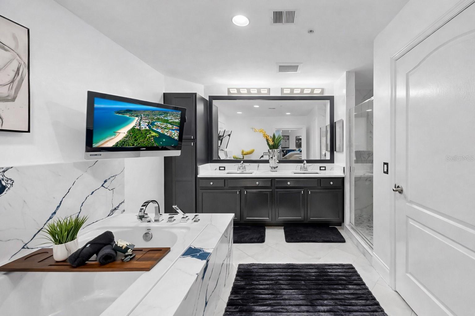 GRANDE VERANDAHS ON THE BAY - Residential