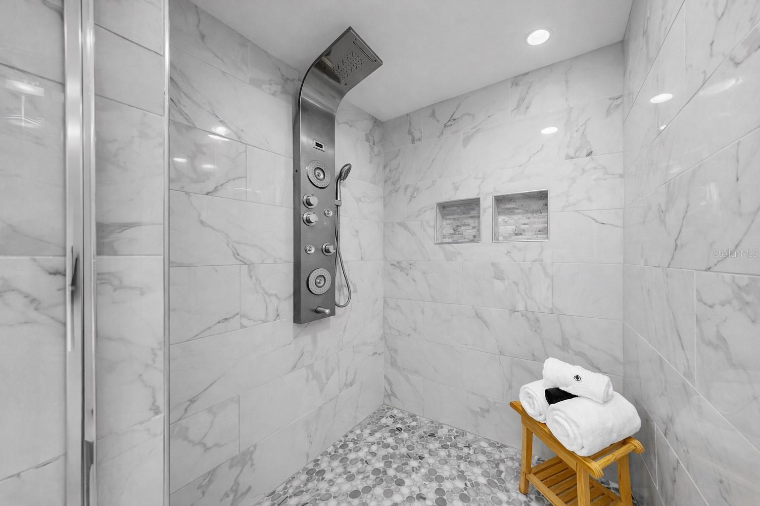 GRANDE VERANDAHS ON THE BAY - Residential