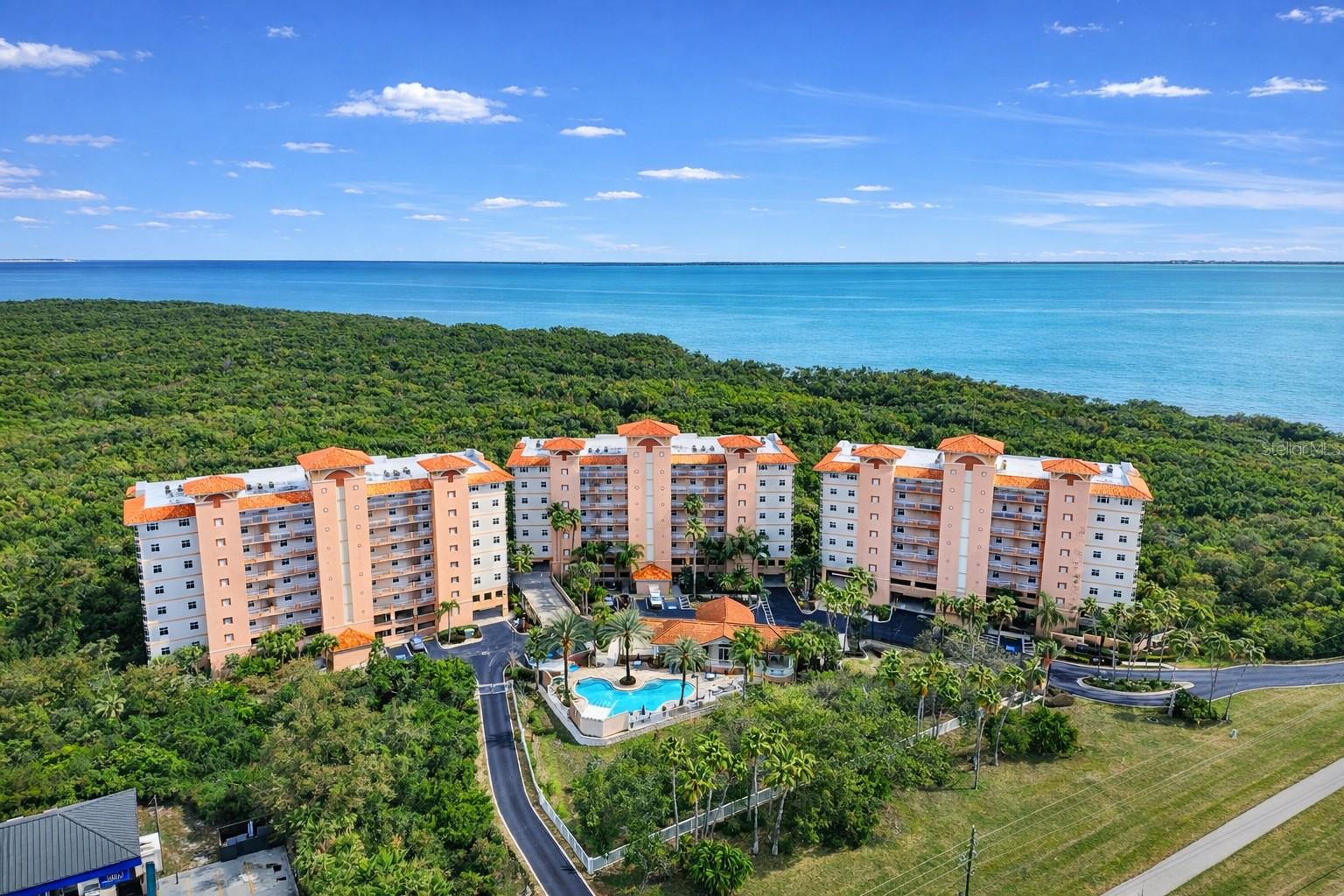 GRANDE VERANDAHS ON THE BAY - Residential