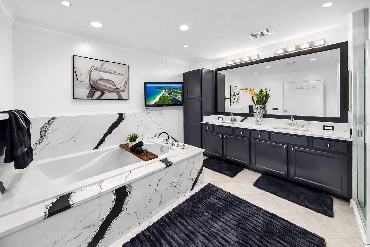 GRANDE VERANDAHS ON THE BAY - Residential