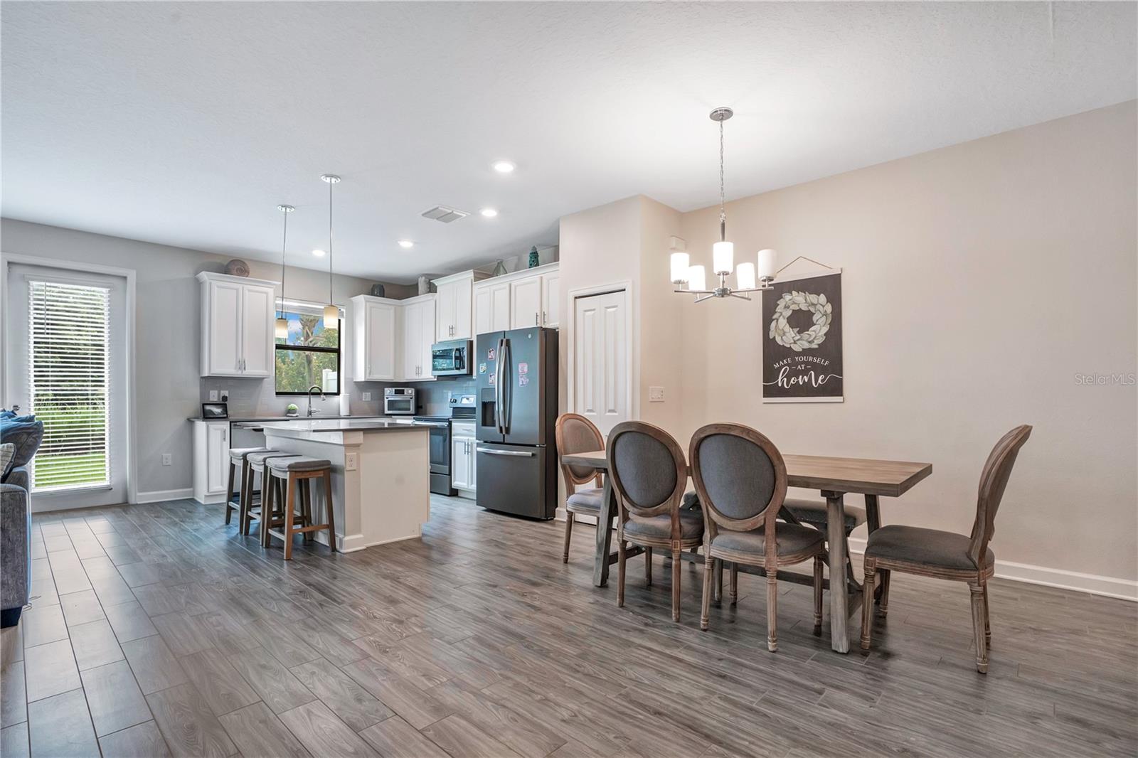 1251 ROYAL ST GEORGE BOTTOM