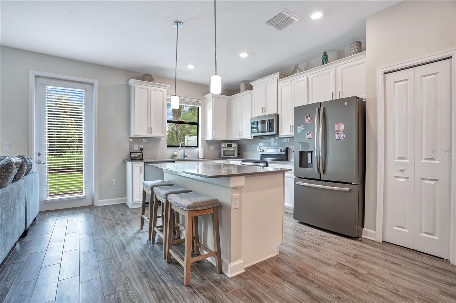 1251 ROYAL ST GEORGE BOTTOM