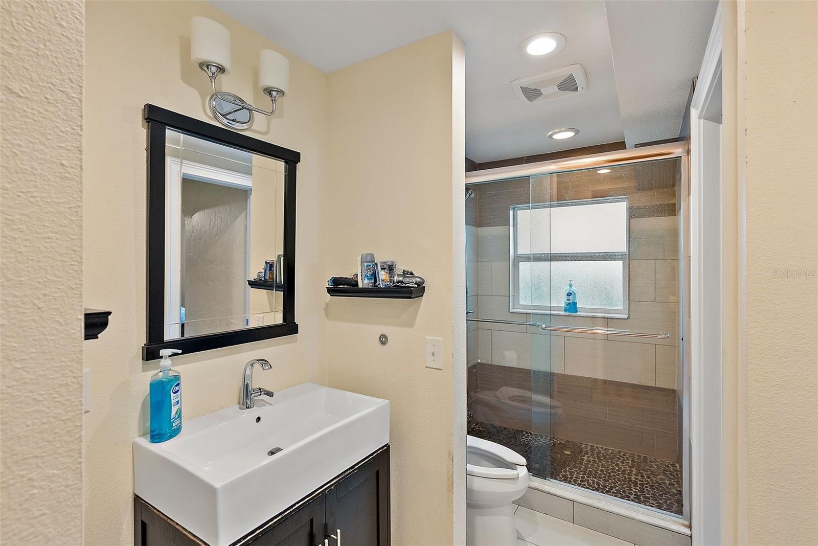 COLONIAL CORP REP - Residential