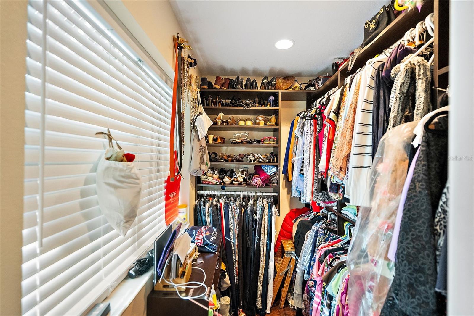 COLONIAL CORP REP - Residential