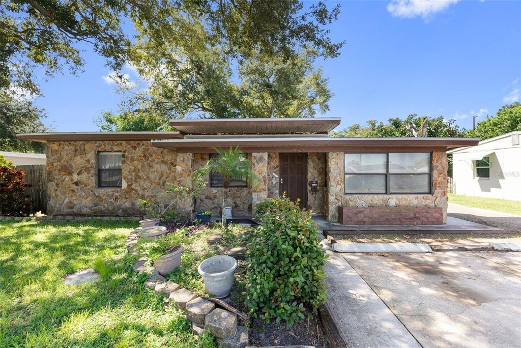 Photo of 1124 54th Avenue N, St Petersburg, FL 33703 (MLS # TB8549167)