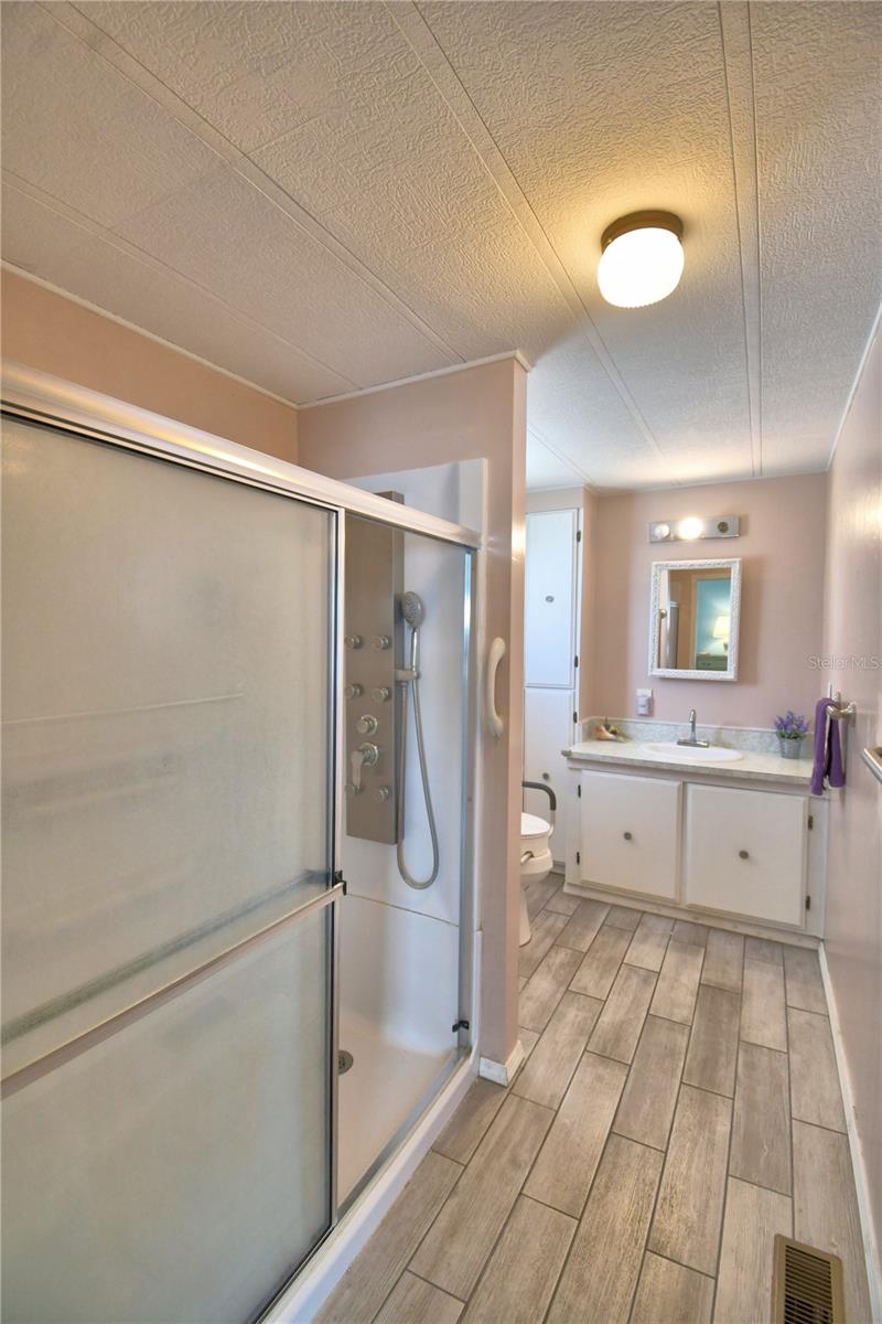 OAKWOOD ESTATES - Residential