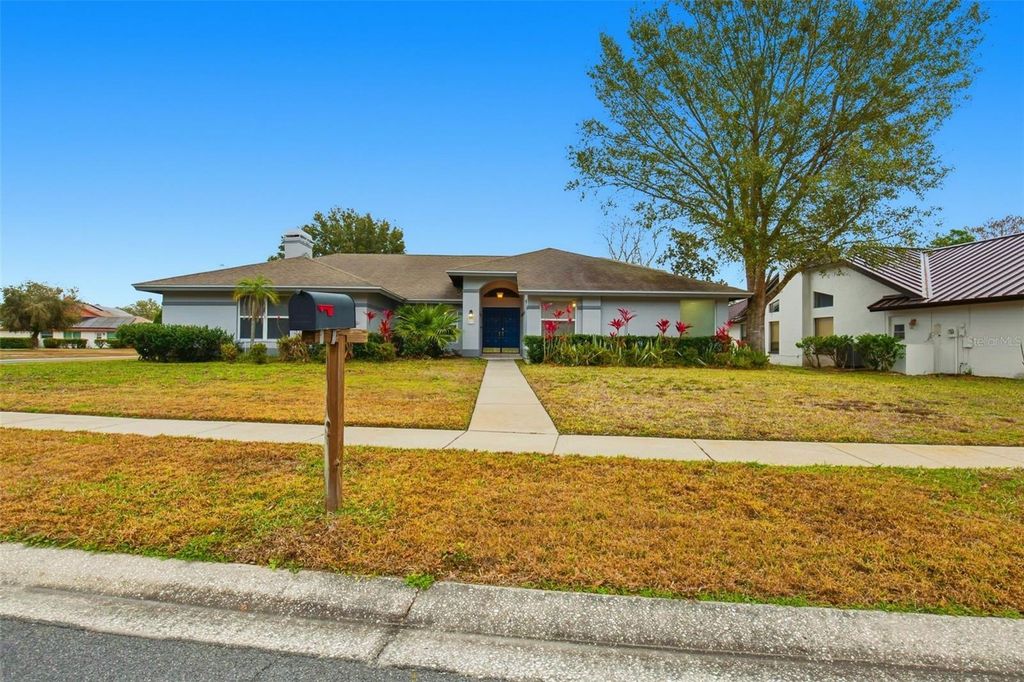 Photo of 437 Waterford Circle E, Tarpon Springs, FL 34688 (MLS # O6375939)