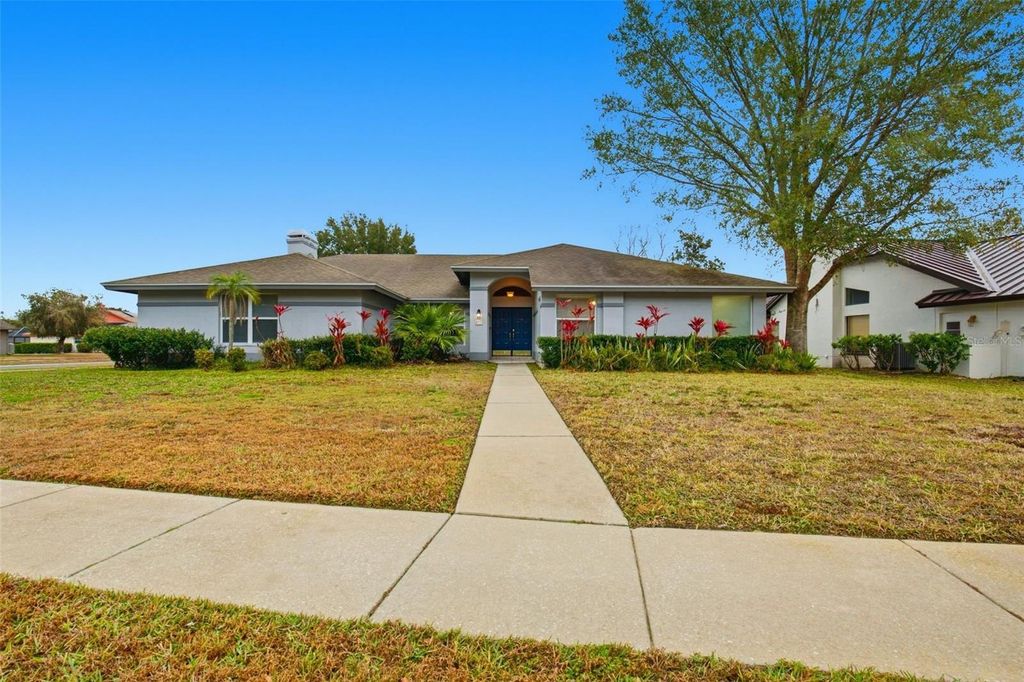 Photo of 437 Waterford Circle E, Tarpon Springs, FL 34688 (MLS # O6375939)