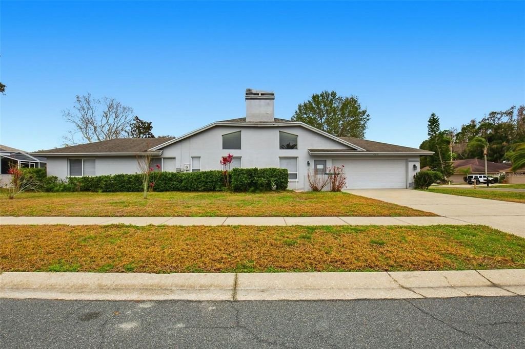 Photo of 437 Waterford Circle E, Tarpon Springs, FL 34688 (MLS # O6375939)