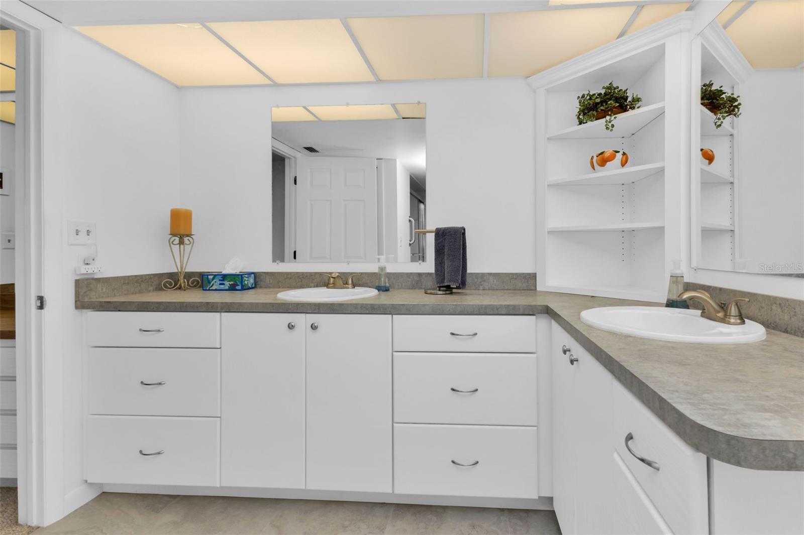 BANYAN POINT PH 03 - Residential