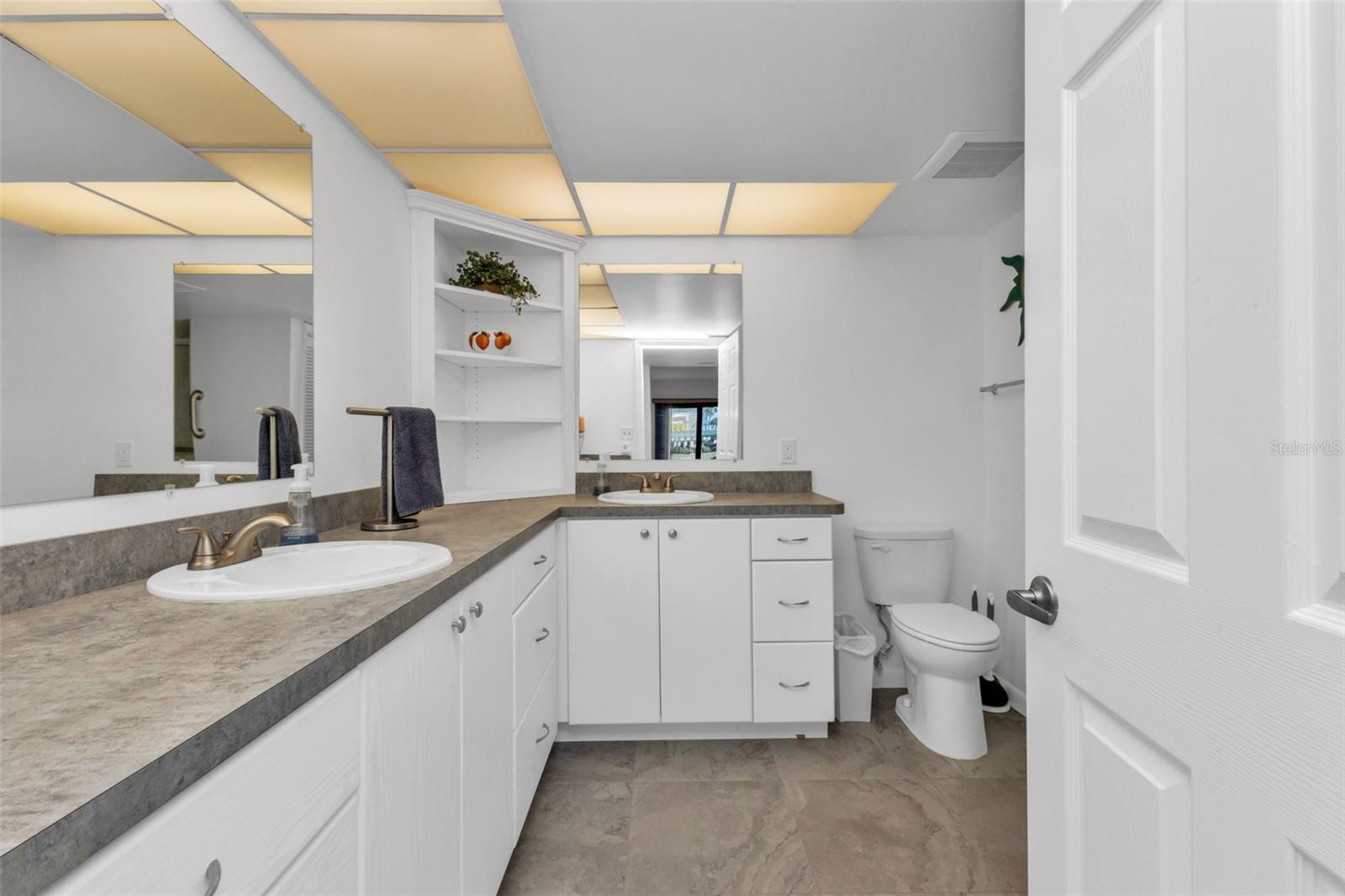 BANYAN POINT PH 03 - Residential