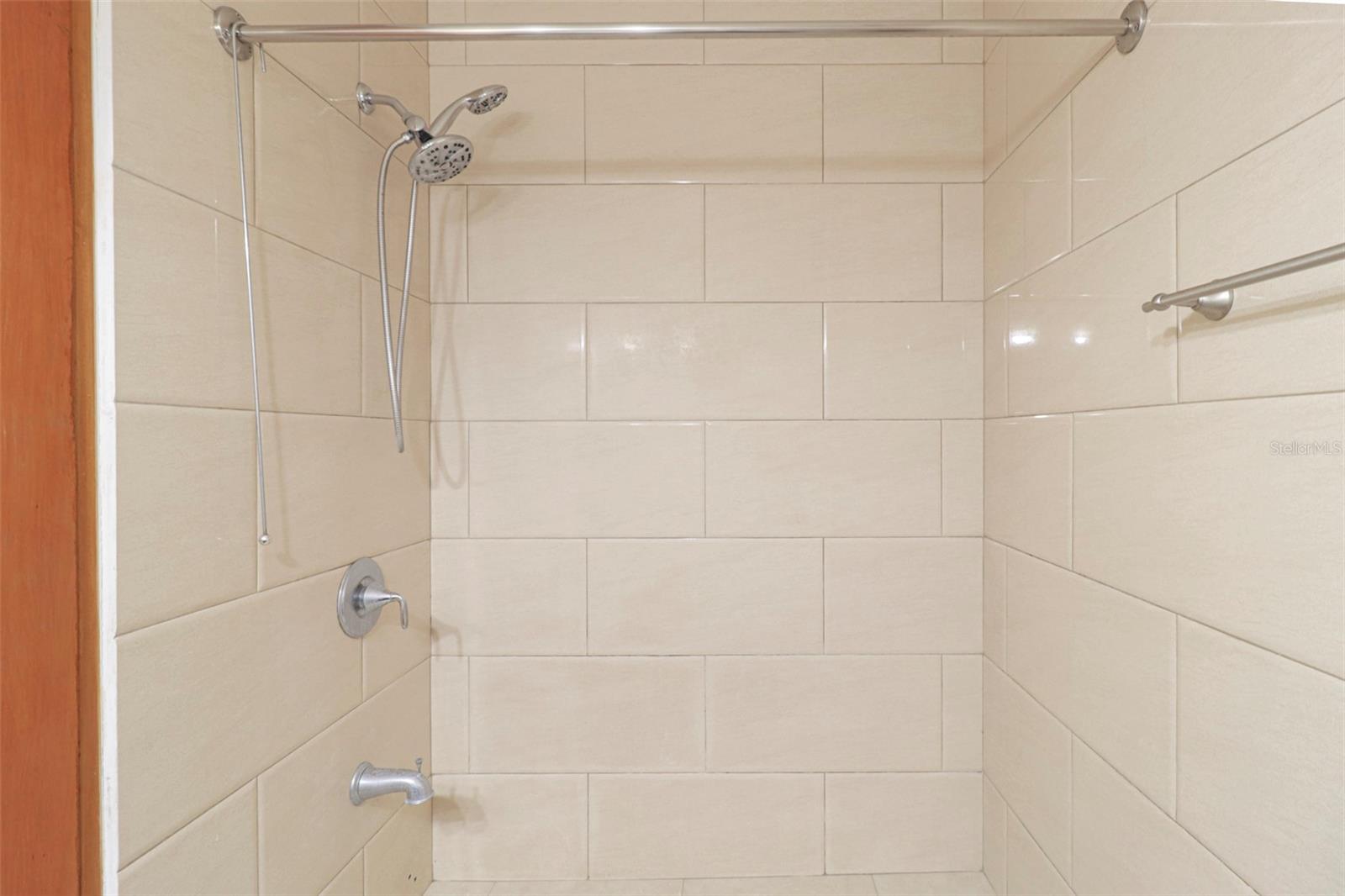 TORRE DE LA REINA - Residential Lease